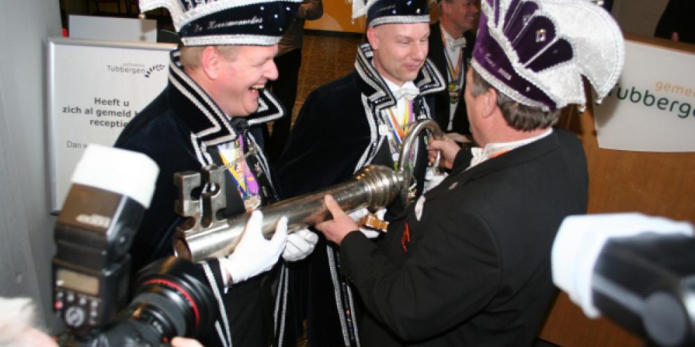 Foto's Sleuteluitreiking in het Gemeentehuis.